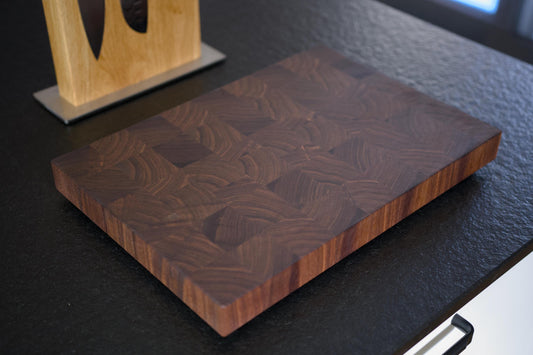 Nussbaum Stirnholz / Hirnholz Schneidebrett - handgefertigt, Schneidebrett, handgemachtes Geschenk, Einweihungsgeschenk, Grillgeschenke