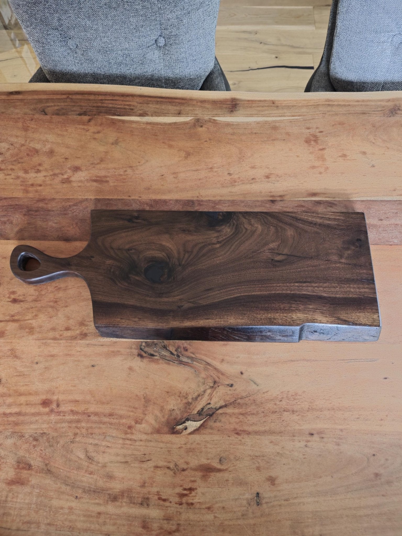 Servierbrett aus Nussbaum Unikat - Echtholz Manufaktur Thunig
