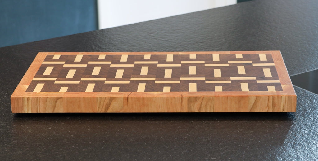 Stirnholz Schneidebrett aus Nussbaum, Esche und Kirsche - Echtholz Manufaktur Thunig