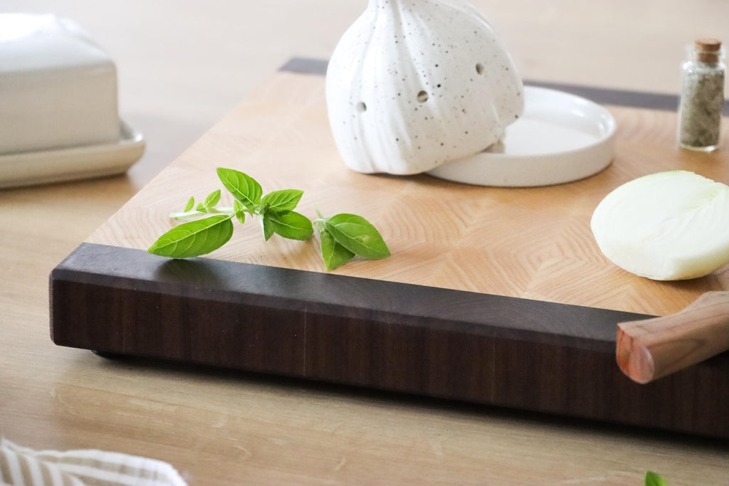 Stirnholz Schneidebrett aus Nussbaum und Esche - Echtholz Manufaktur Thunig-Zusatzoption_2