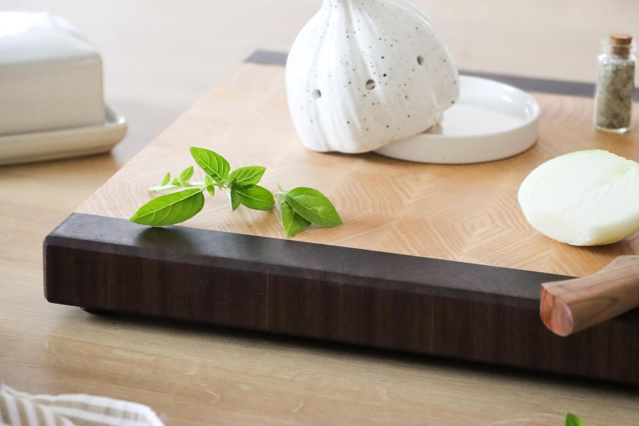 Stirnholz Schneidebrett aus Nussbaum und Esche - Echtholz Manufaktur Thunig-Zusatzoption_2