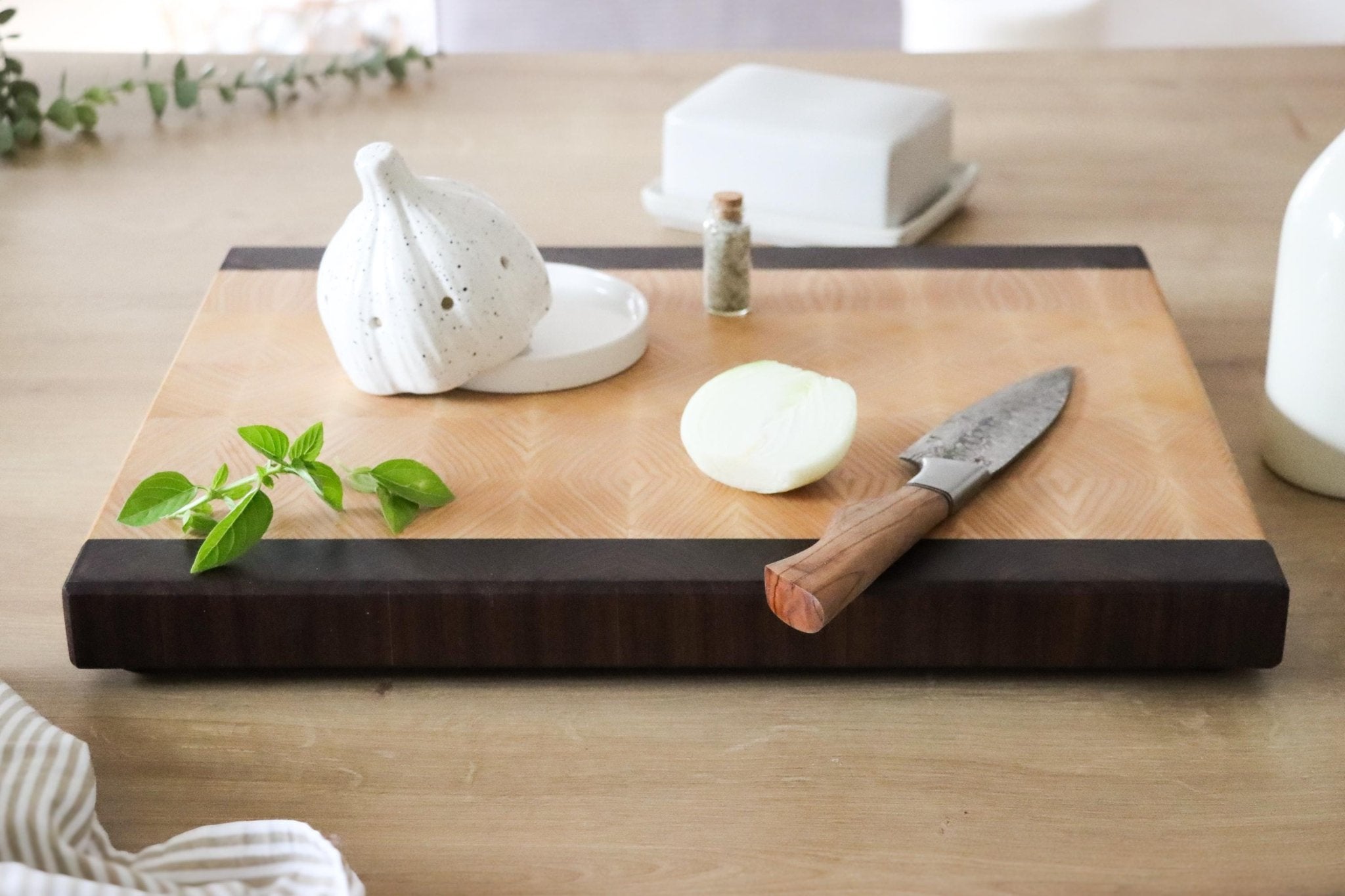 Stirnholz Schneidebrett aus Nussbaum und Esche - Echtholz Manufaktur Thunig-Zusatzoption_2